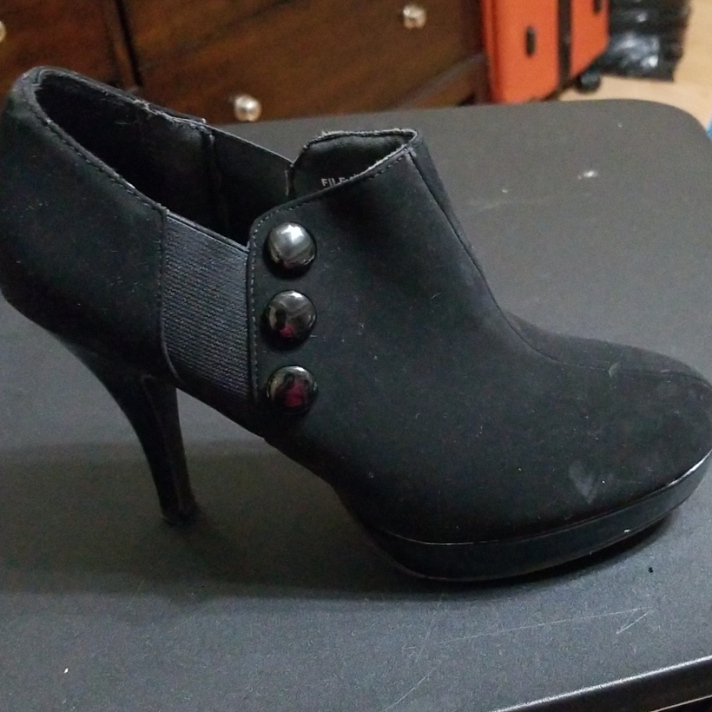 Shoes - Picture 3 of 4